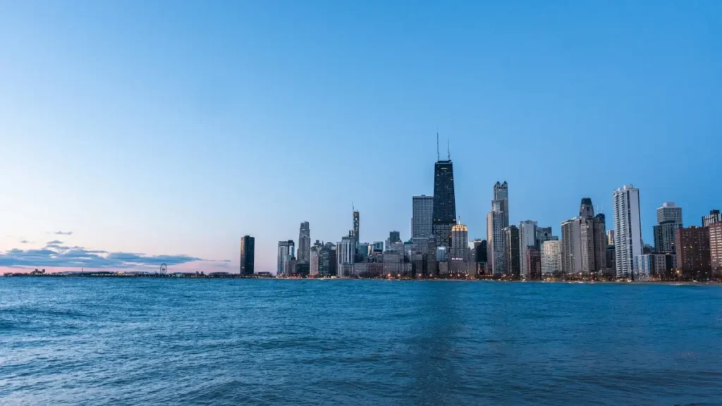 پاکستان کے اداورِ مارکیٹرز کے لیے عملی گائیڈ: چین میں موجود Netflix کریئیٹرز تلاش کر کے PR پیکجز بھیجنے، رسک مینجمنٹ، اور لوکلائزڈ اوٹ رِیچ اسٹراٹیجیز۔