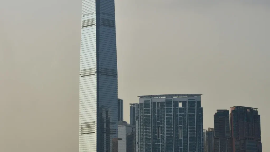 رومانیہ کی کمپنیوں تک LinkedIn کے ذریعے پہنچنے، بزنس کلچَر سمجھنے، اور لرننگ‑پلیٹ فارم ریویو کرنے کا عملی گائیڈ — پاکستان کے کریئیٹرز کے لیے مرحلہ وار حکمتِ عملی۔