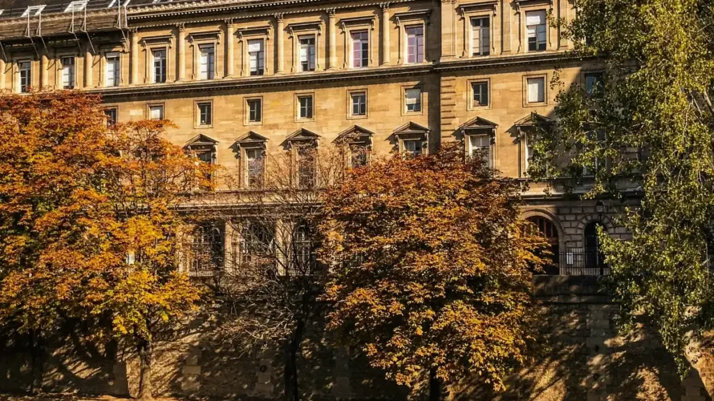 پاکستان کے کریئیٹرز کے لیے practical گائیڈ: Lebanon کی برانڈنگ ٹیموں تک Clubhouse پر پہنچنے، collab فریز کرنے، اور behind‑the‑scenes ریکارڈ کرنے کے سٹیپس۔