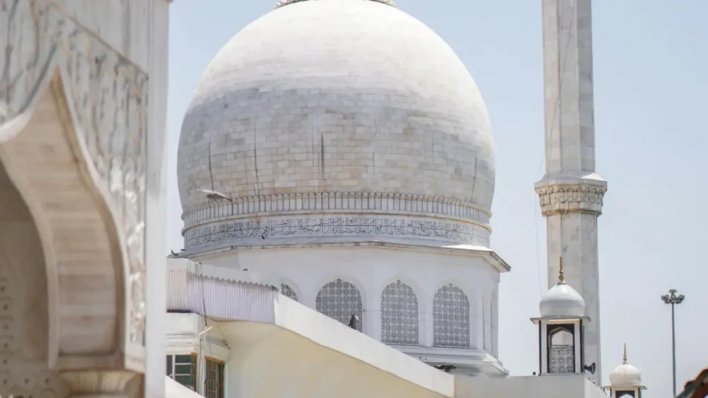 Discord پر Sri Lanka برانڈز تک پہنچنے، sponsored tools کے ذریعے tips شیئر کرنے اور collaborations لینے کا عملی، لوکل گائیڈ—2025 اپڈیٹ کے ساتھ۔