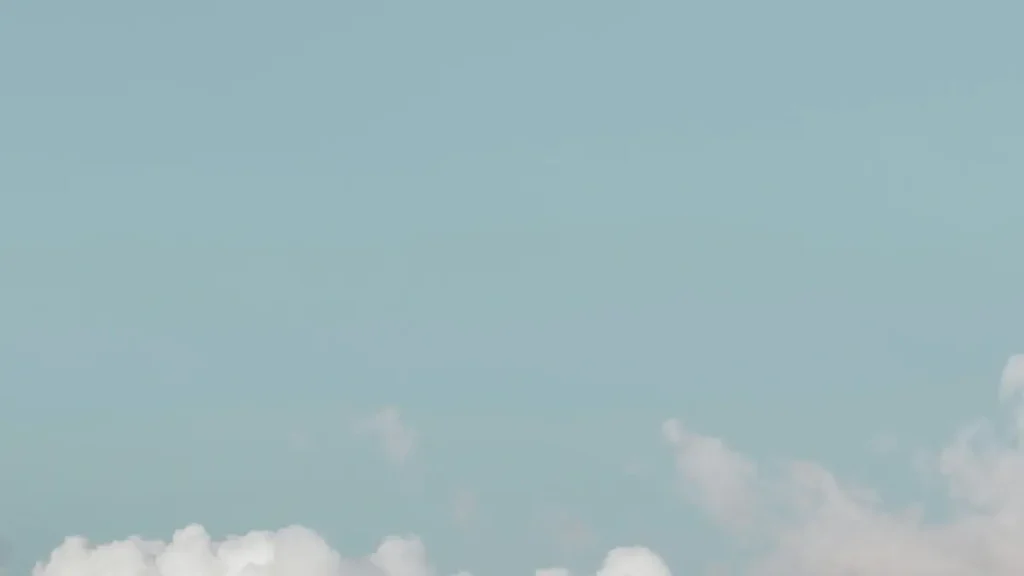 پاکستان کے مارکٹنگ مینجرز کے لیے عملی رہنمائی — چین کے Apple Music کریئیٹرز تک کیسے پہنچیں، کون سے چینل بہتر کام کرتے ہیں، اور کون سے رِسک/ویزبیلٹی پوائنٹس ذہن میں رکھیں۔