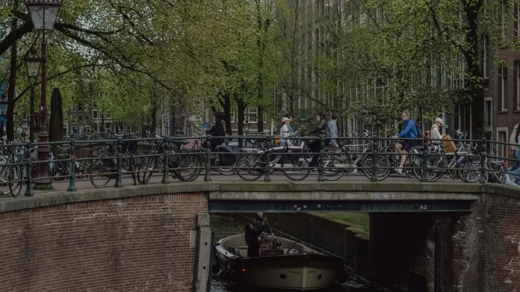 پاکستان کے کریئیٹرز کے لیے عملی گائیڈ: ٹیلگرام پر بنگلہ دیش برانڈز تک پہنچنے، محفوظ پارٹنرشپ بنانے، اور گیم کیز گِیو اوے چلانے کے طریقے—لوکل رِسکس اور iGaming کی وارننگ کے ساتھ۔