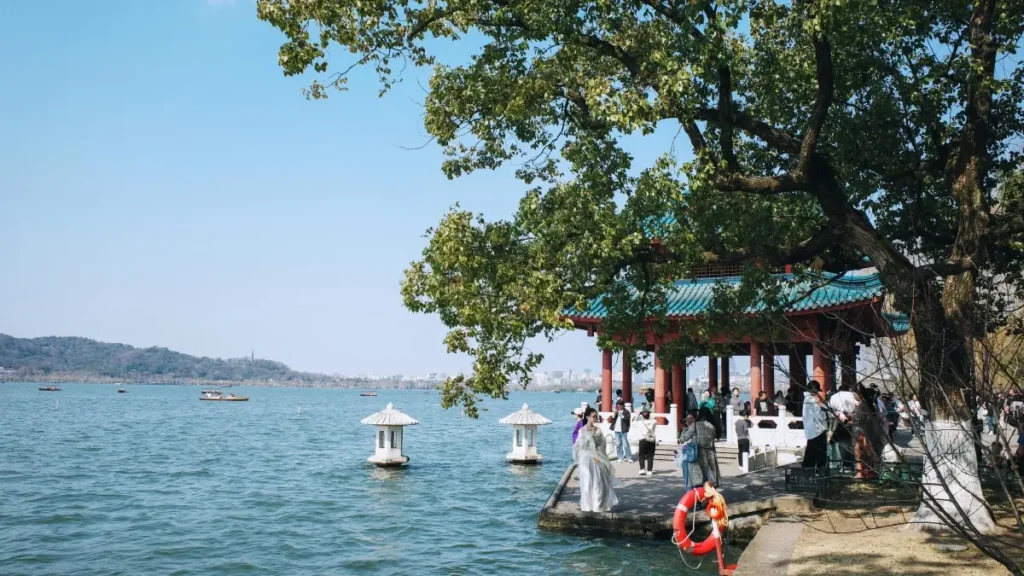 پاکستان کے creators کے لیے عملی گائیڈ: Amazon پر Oman برانڈز تک پہنچنا، واضح پروڈکٹ بیفِنٹس شیئر کرنا، اور کنورژن بڑھانے کے طریقے۔