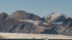 پاکستان کے creators کے لیے عملی گائیڈ: Disney Plus پر عراقی برانڈز تک پہنچ کر ان کے پروڈکٹس سے آؤٹ فٹس اسٹائل کرنے کے طریقے، VPN، براہِ راست رابطہ اور لوکل مارکیٹ کی حکمتِ عملی۔