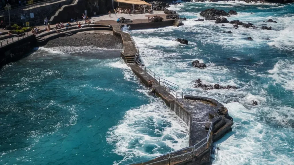 پاکستان کے کریئیٹرز کے لیے عملی روڈ میپ: Clubhouse پر South Africa کے برانڈز تک پہنچ کر مونیٹائزیشن کیسے کریں — سٹریٹیجی، چینلز، اور ریل ورلڈ مثالیں۔